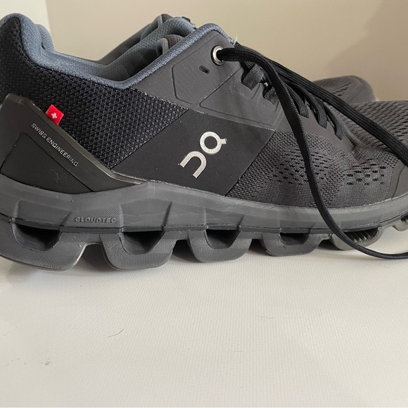 On Cloud Women’s Cloudace running shoes sz 11 - Picture 3 of 6